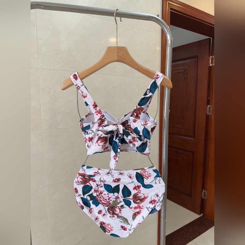 Gucci Floral Bikinis Set - Picture 4 of 7